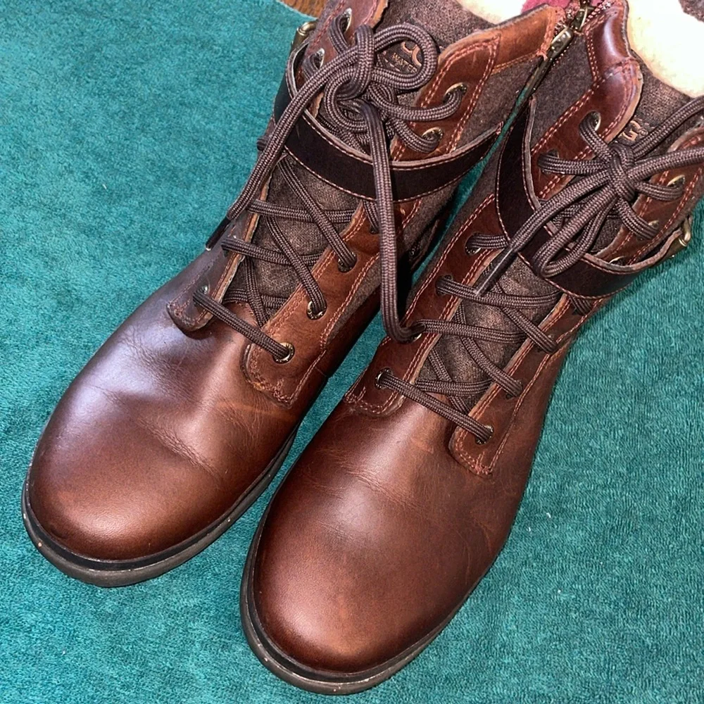 UGG Brown Leather & Wool Lace-Up Winter Boots